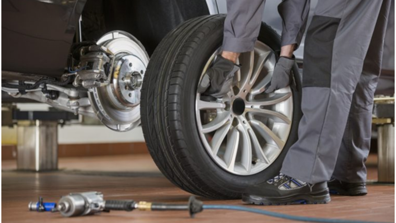 Dịch vụ vá lốp ô tô là gì?