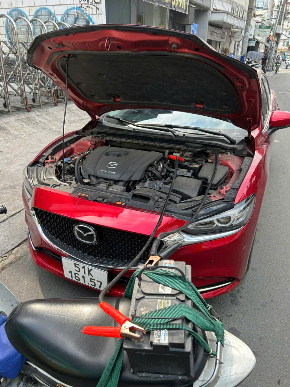 Kích bình ô tô – cứu hộ ắc quy ô tô là gì?