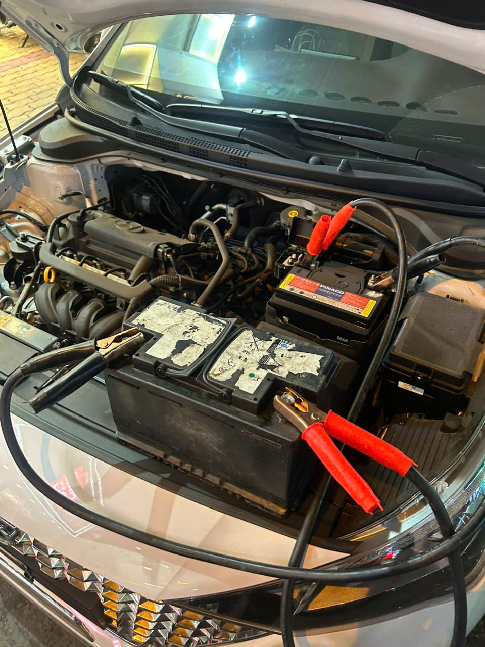 Quy trình thực hiện kích bình ô tô – cứu hộ ắc quy ô tô